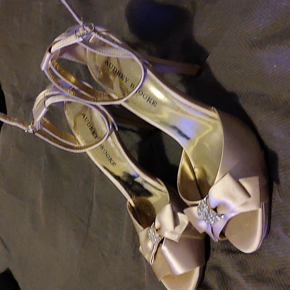 Elegant strappy jeweled open toe high heel sandals